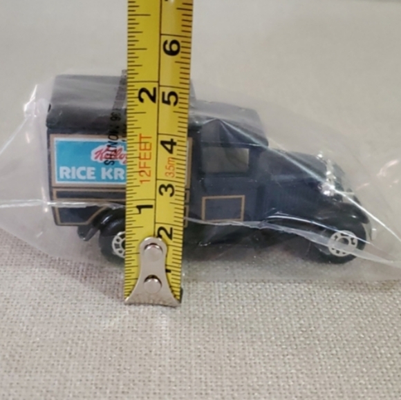 A 1979 Ford Kellogg's Rice Krispies Delivery Truck - Picture 6 of 8